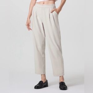 Vuori Elevation Ankle Trouser in Ecru Heather, size Med